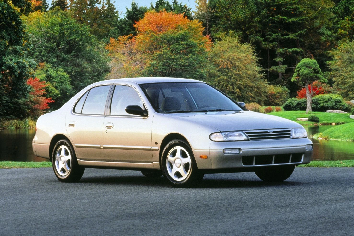 مشخصات فنی نیسان آلتیما 1992 Nissan Altima